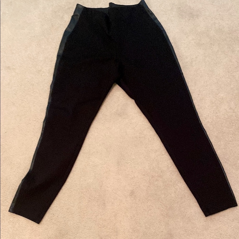 Harve Bernard black legging pants
